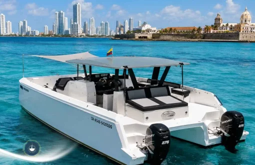 catamaran atomic 45ft con vista de cartagena navega colombia
