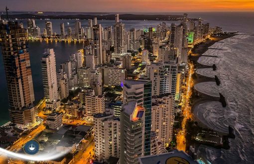 bahía de cartagena en el atardecer vista aérea Qué incluye el alquiler de un yate en Cartagena navega colombia