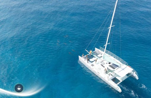 catamaran visto desde lo alto diferencia entre yate y lancha navega colombia